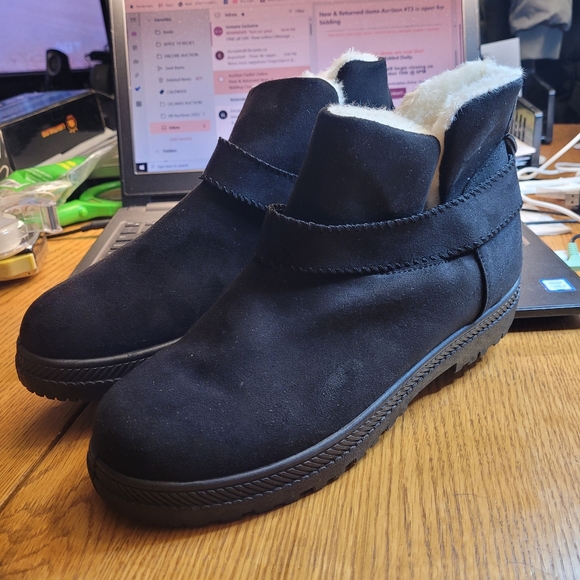 Ladies Winter boots - Picture 1 of 8